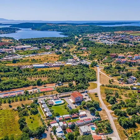 Rok 1 By Interhome 公寓