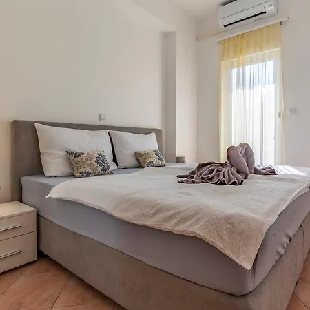 Rok 1 By Interhome * Pula