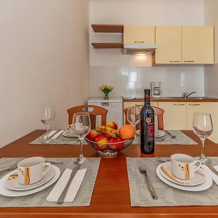 Apartment Rok 1 By Interhome Pula