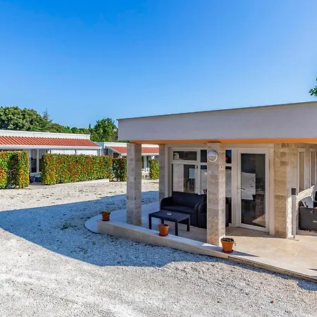 Rok 1 By Interhome Pula