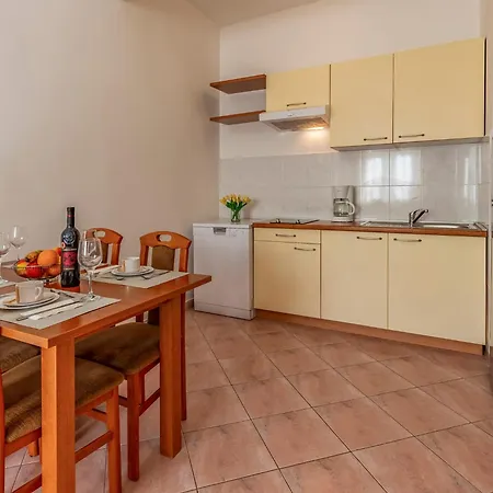 Apartamento Rok 1 By Interhome Pula