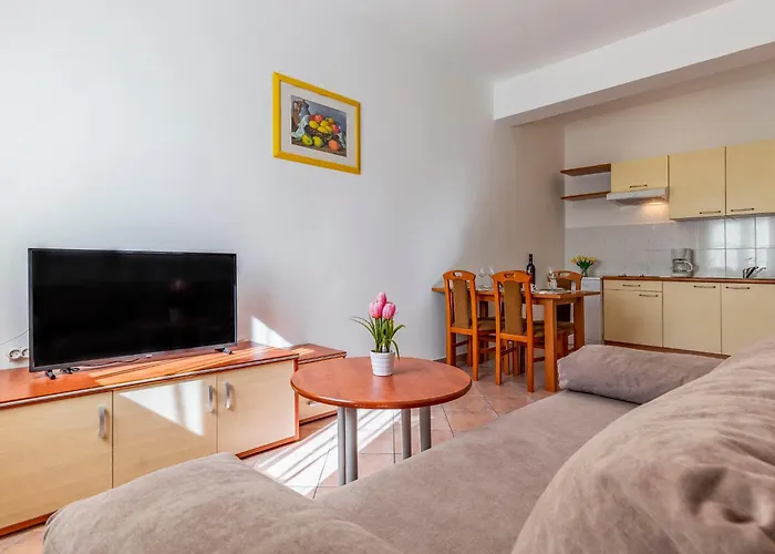 Rok 1 By Interhome 풀라